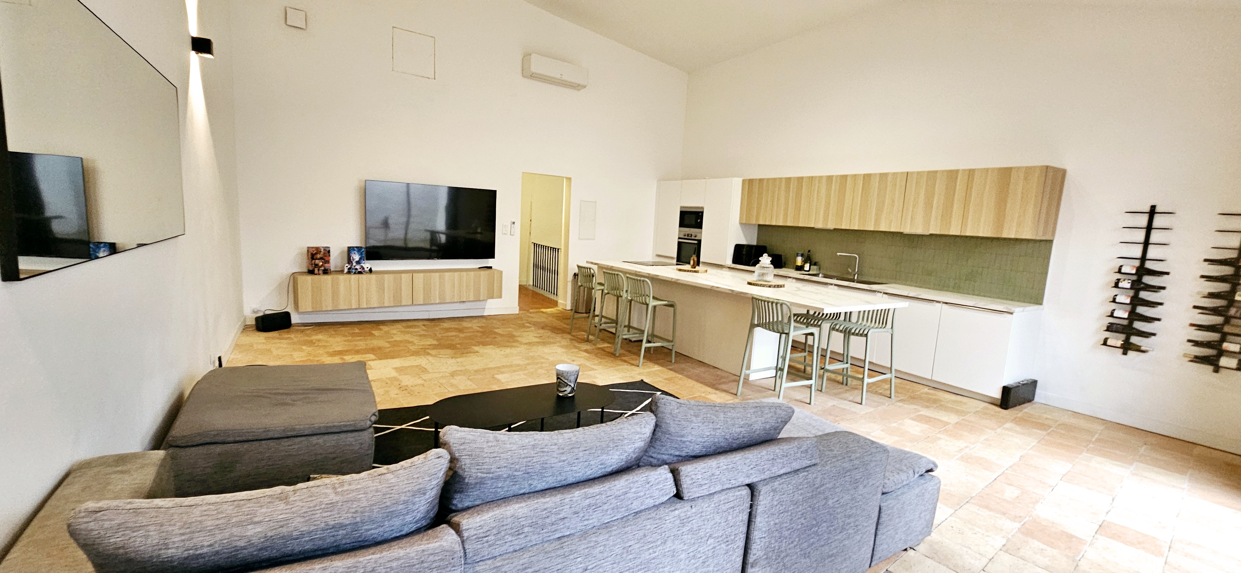 Grange après rénovation - espace moderne